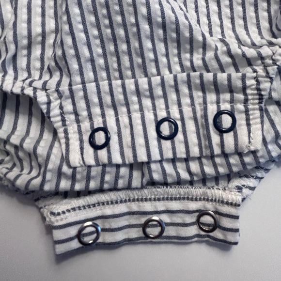 12 month old Carter’s navy striped onesie sleeveless with matching velcro hat - Picture 6 of 7